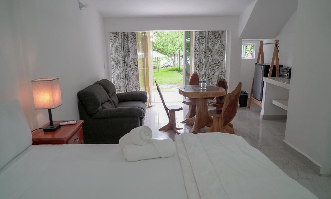 Suites Pancho Villas Bacalar - Lagoon View Bagian luar foto